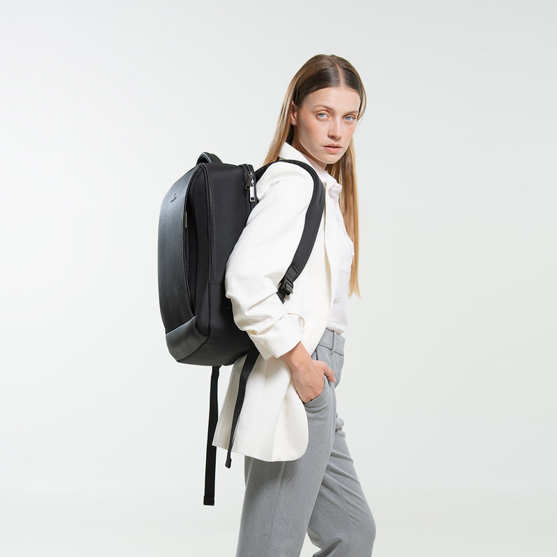 Mochila ejecutiva para laptop  15.6” - 17” acabados tipo piel Elit | PERFECT CHOICE